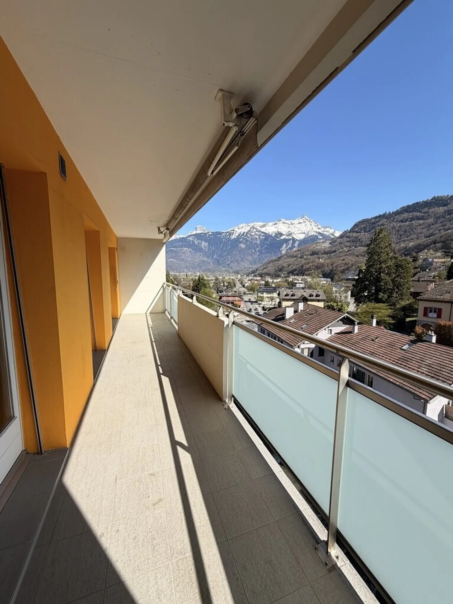 2 locali con balcone nel cuore di Monthey - Foto 3 di 3