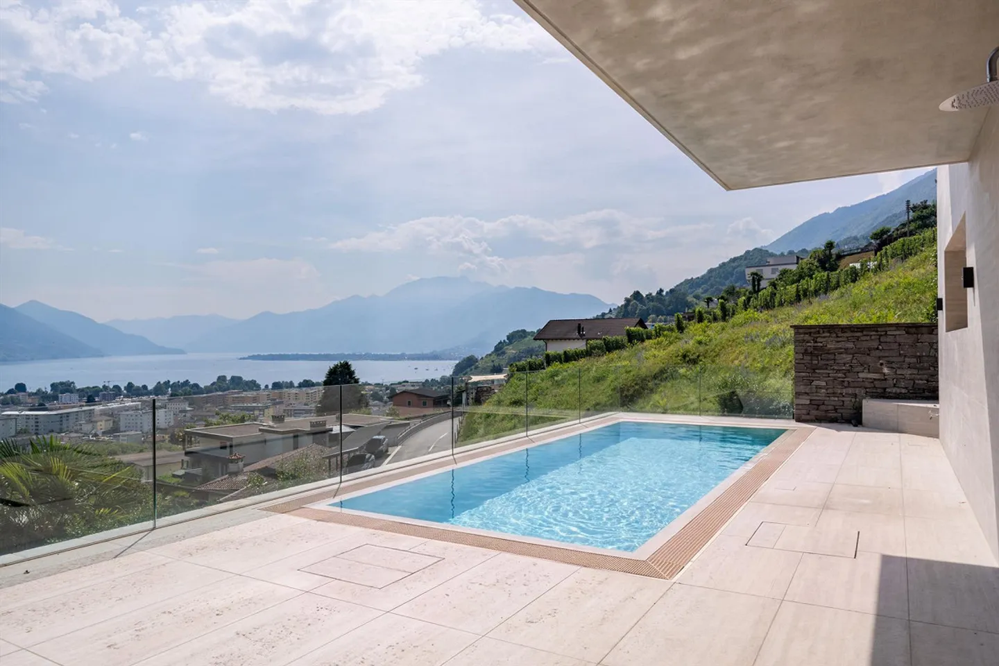 Villa Teresa: Ein Traum mit atemberaubendem Seeblick - Foto 12 von 13