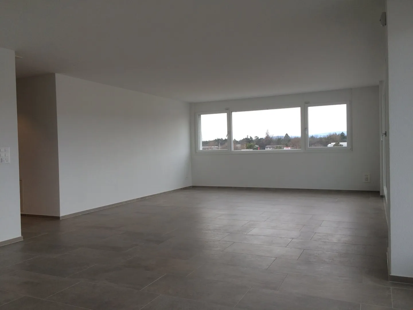 3.5-Zimmer-Attikawohnung mit 106 m2 Attikaterrasse - Foto 3 von 11