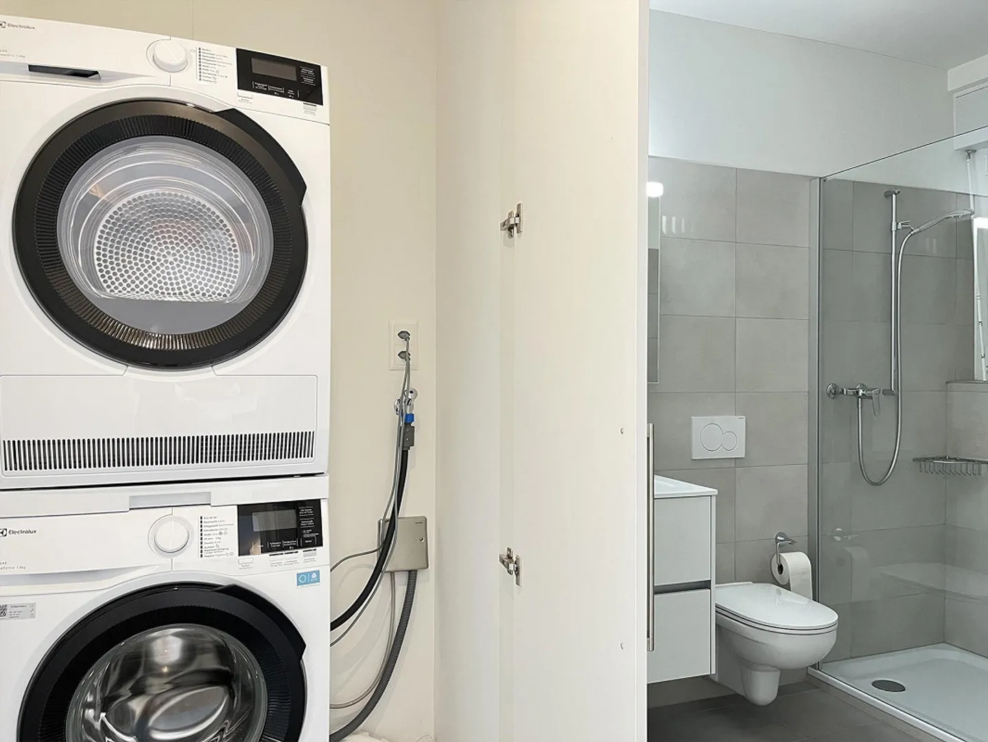 RENTING IN A RECENTLY RENOVATED BUILDING - Photo 2 of 13