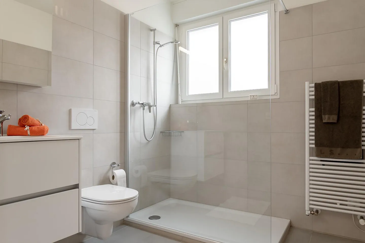 RENTING IN A RECENTLY RENOVATED BUILDING - Photo 7 of 13