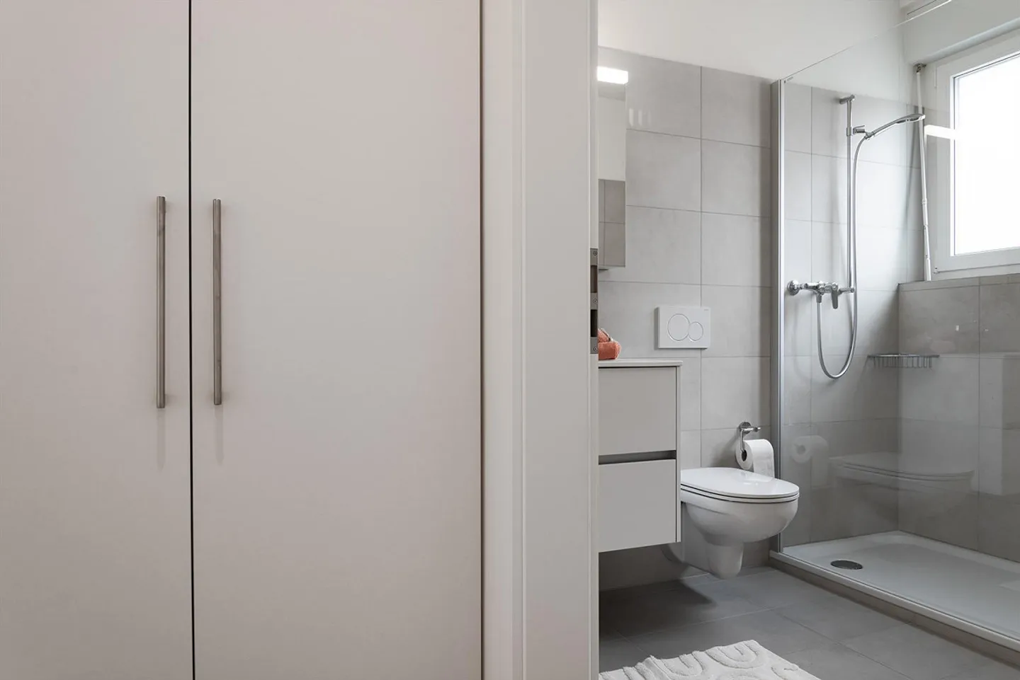 RENTING IN A RECENTLY RENOVATED BUILDING - Photo 8 of 13