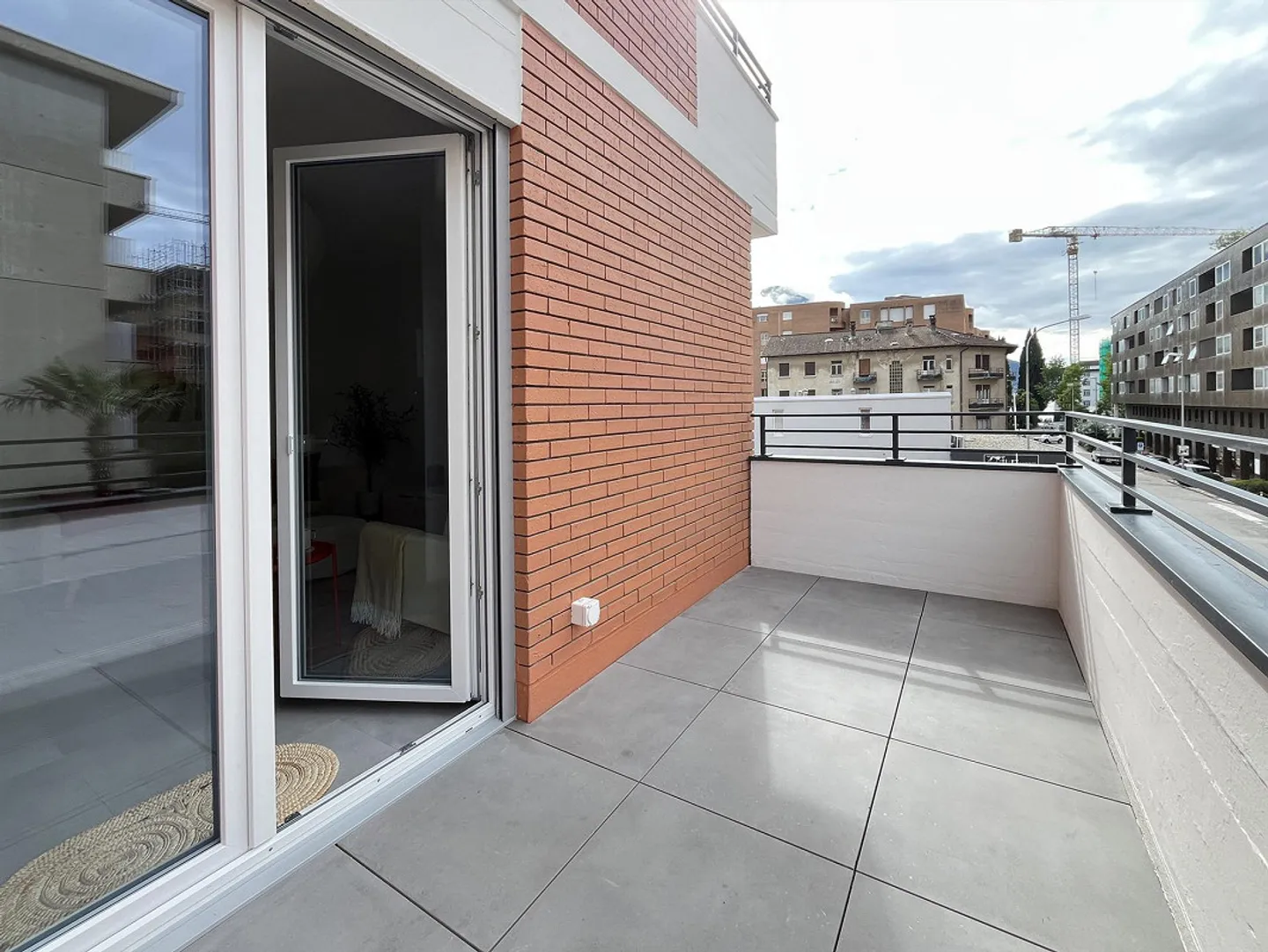 RENTING IN A RECENTLY RENOVATED BUILDING - Photo 9 of 13
