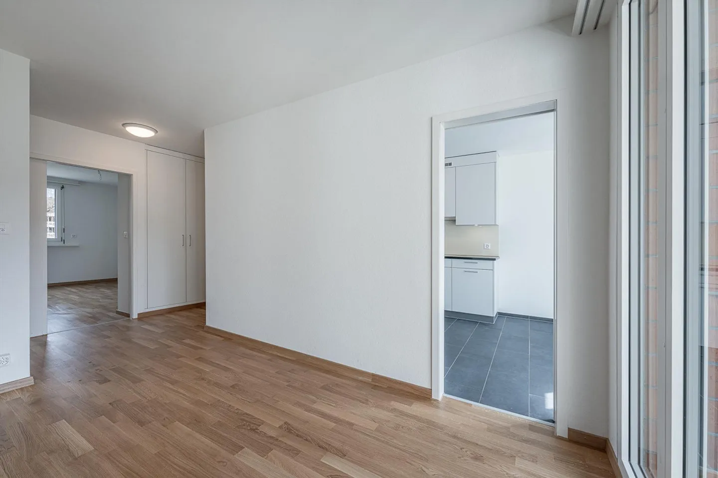 Cooperative apartment seeks new tenant - Photo 6 of 8