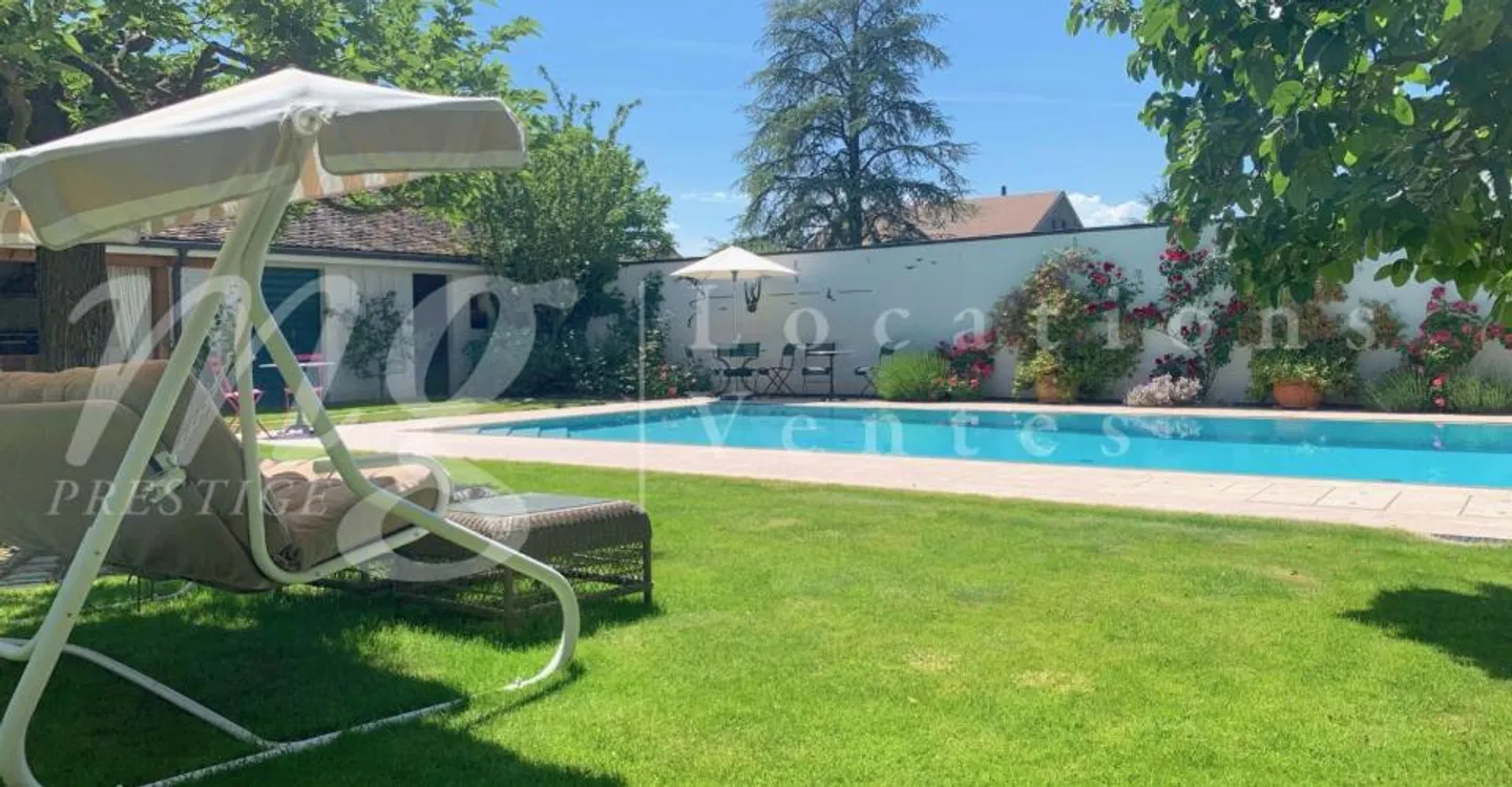 LINKSRHEINISCH! SUPERBE WOHNUNG VON 600 m2 MIT WUNDERSCHÖNEM PRIVATGARTEN & SCHWIMMBAD - Foto 2 von 13