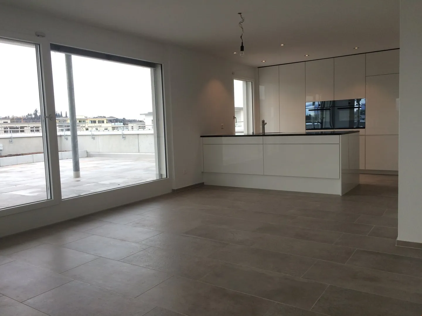 3.5-Zimmer-Attikawohnung mit 106 m2 Attikaterrasse - Foto 5 von 11