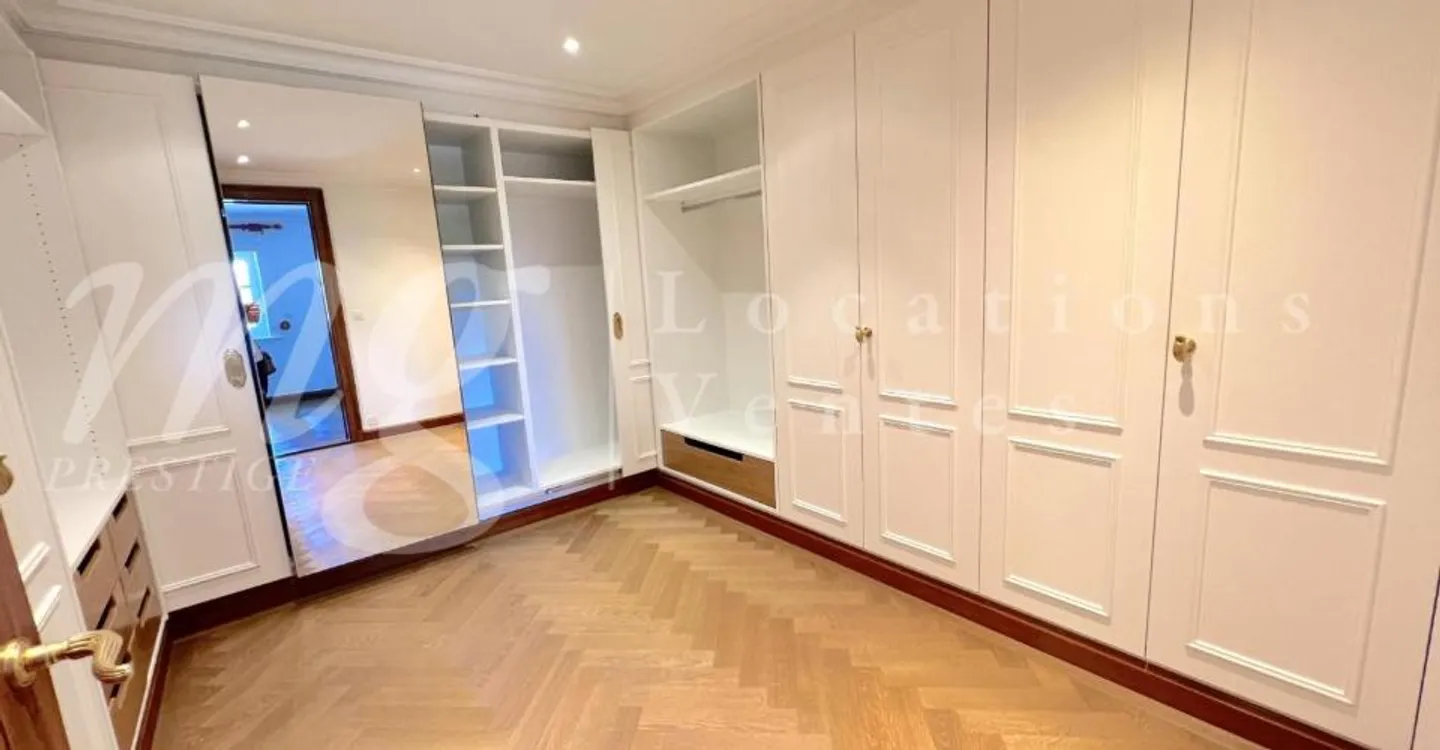 LINKSRHEINISCH! SUPERBE WOHNUNG VON 600 m2 MIT WUNDERSCHÖNEM PRIVATGARTEN & SCHWIMMBAD - Foto 11 von 13