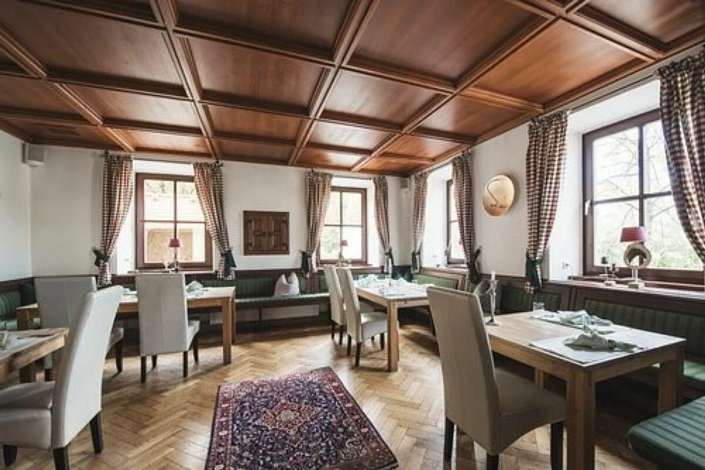 Hotel-Restaurant mit Geschichte und Charakter - westlich von Bern - Foto 1 di 5