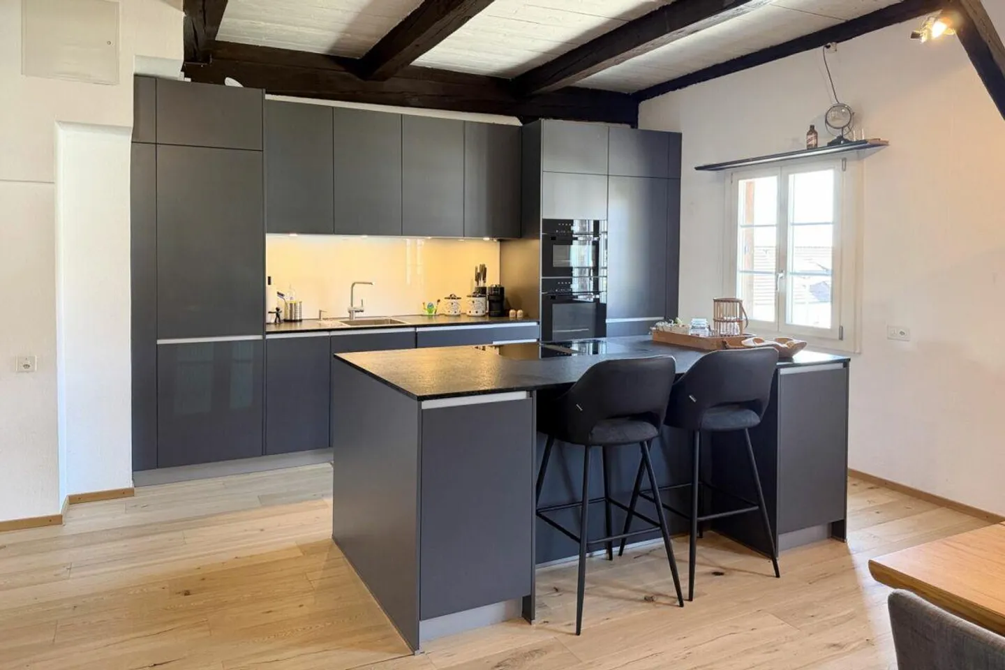 Loft-style 3.5-room maisonette apartment 155 m2 in the historic main... - Photo 4 of 10