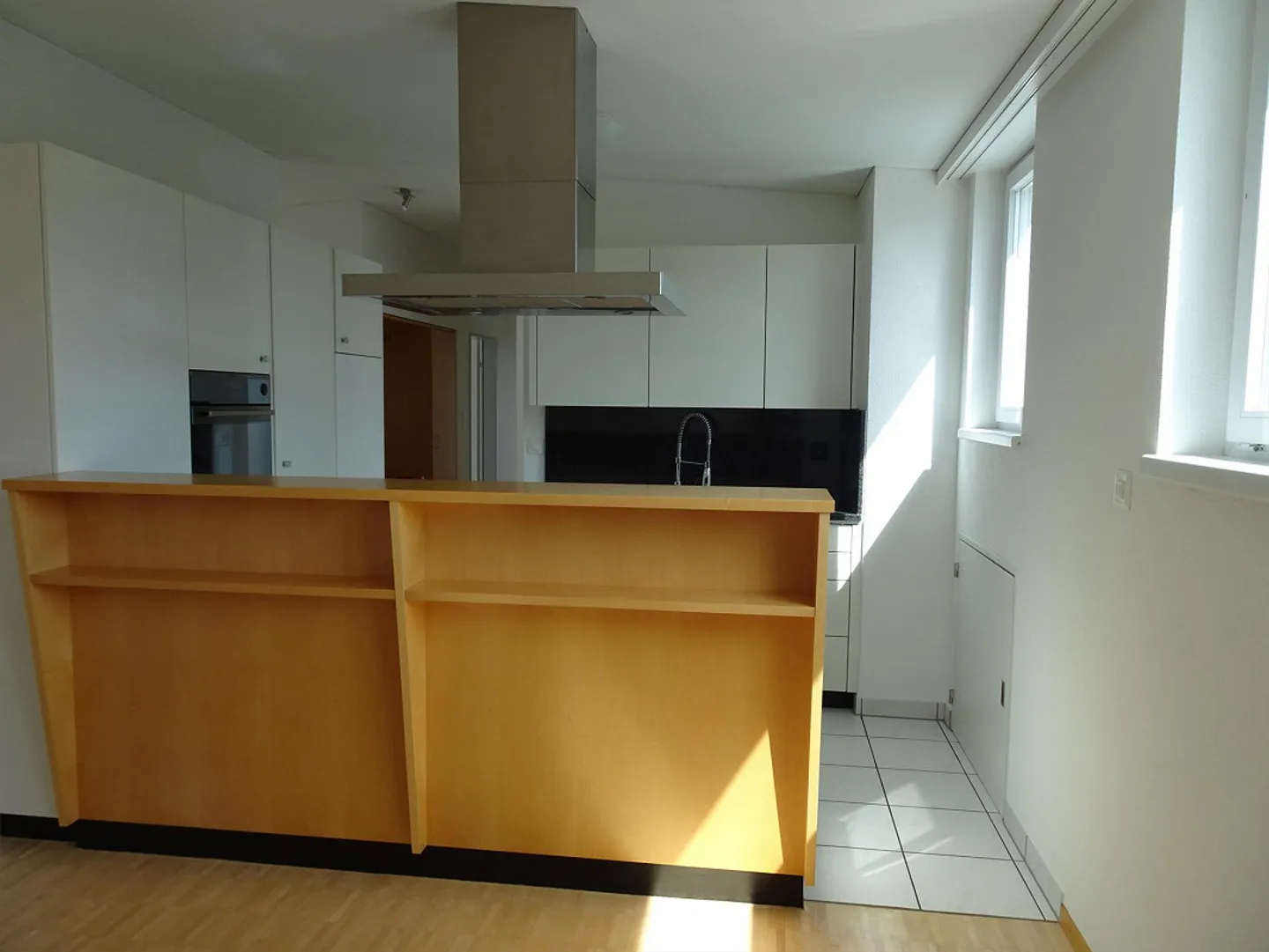 Wohnung mit grosszügiger Terrasse lädt zum Verweilen ein - Foto 3 von 9