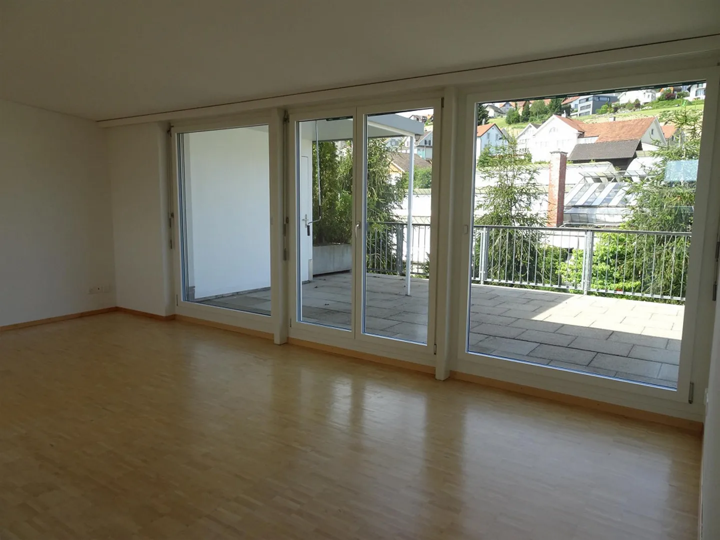 Wohnung mit grosszügiger Terrasse lädt zum Verweilen ein - Foto 5 von 9