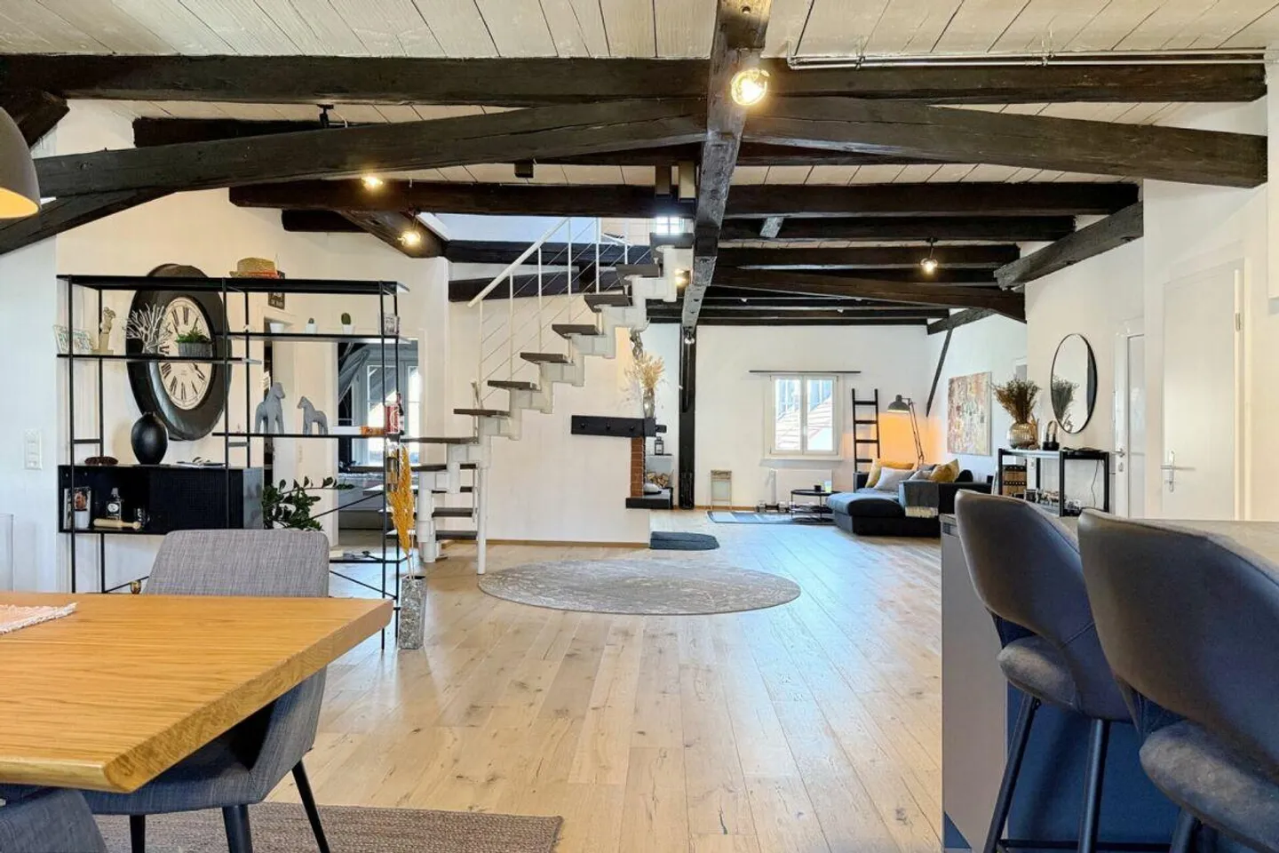 Loft-style 3.5-room maisonette apartment 155 m2 in the historic main... - Photo 7 of 10