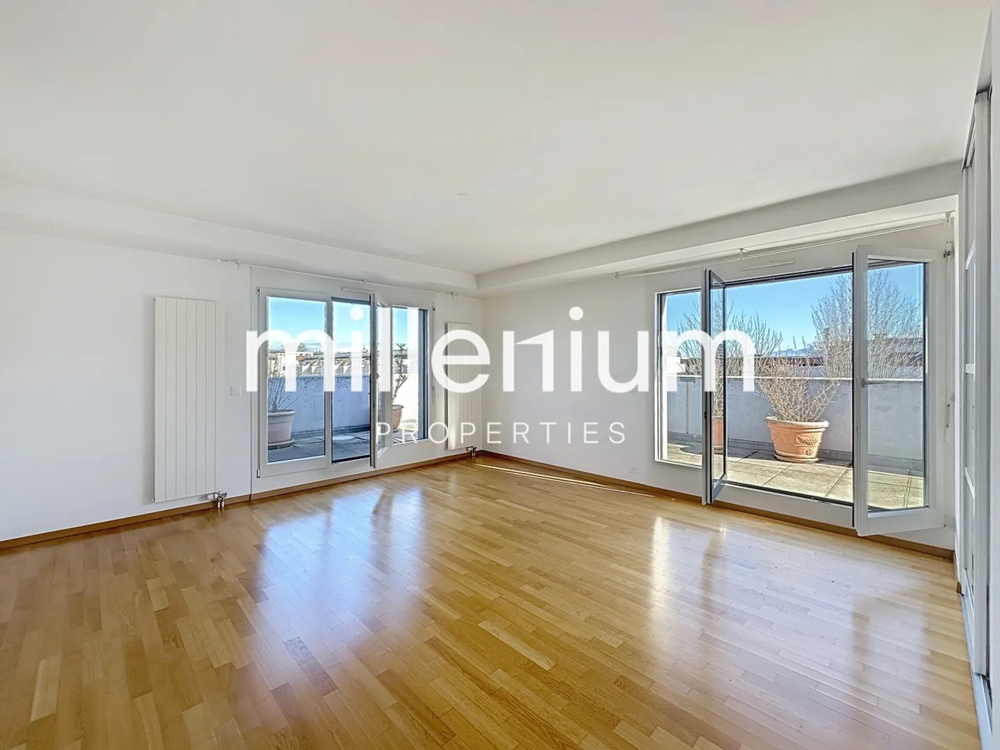 Appartement Attique Spacieux avec Terrasse - Photo 2 sur 10