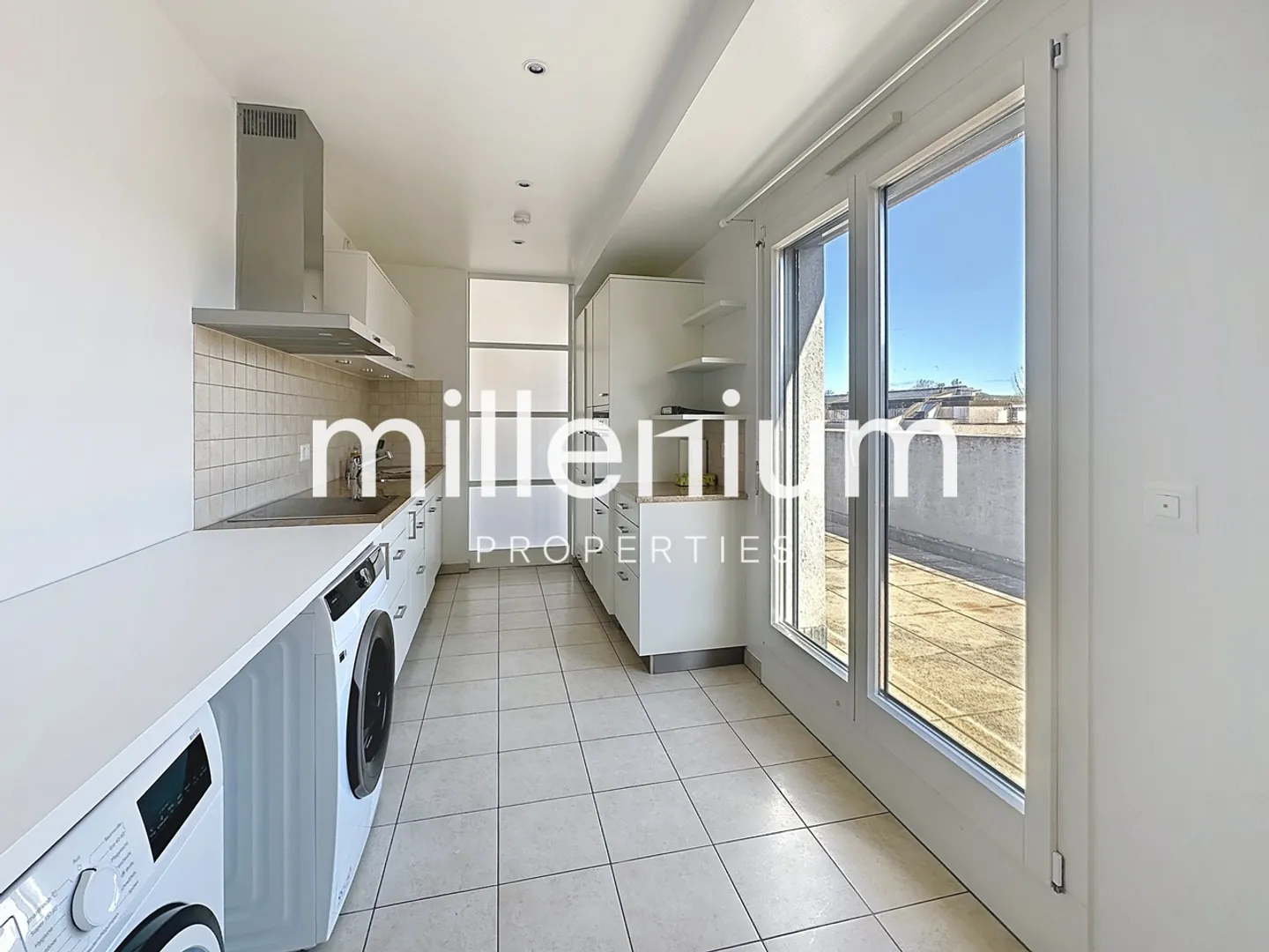 Appartement Attique Spacieux avec Terrasse - Photo 3 sur 10