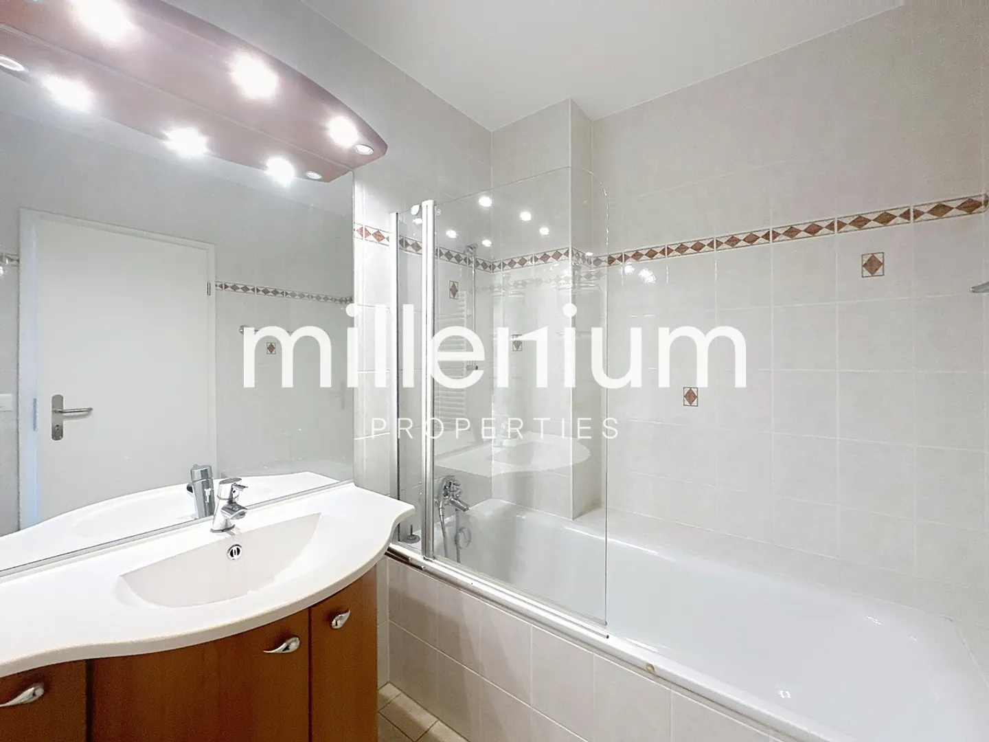 Appartement Attique Spacieux avec Terrasse - Photo 7 sur 10