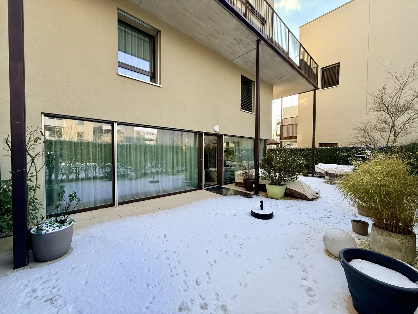 Vie élégante sur deux niveaux avec jardin privé - Photo 2 sur 16