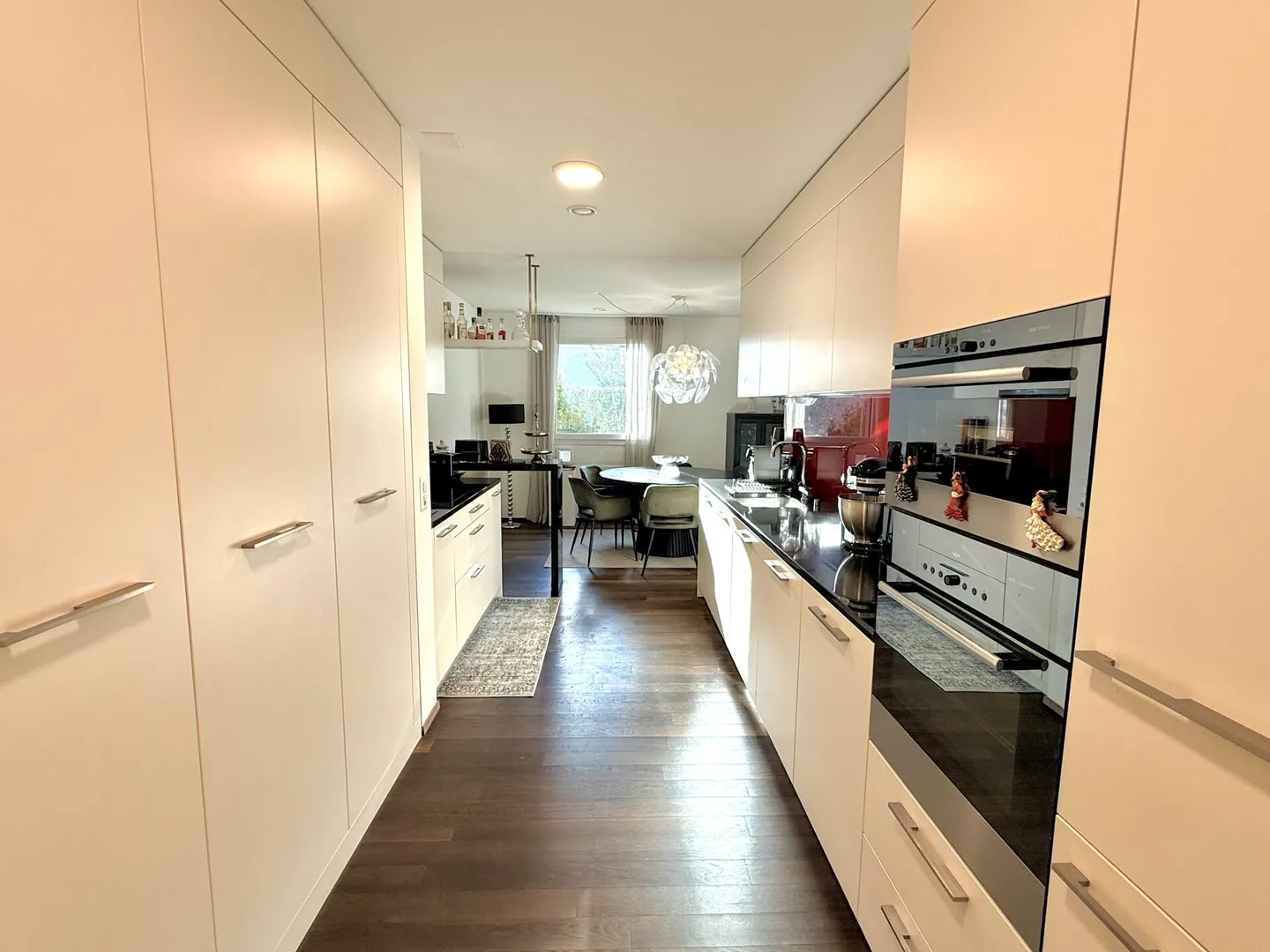 Vie élégante sur deux niveaux avec jardin privé - Photo 5 sur 16