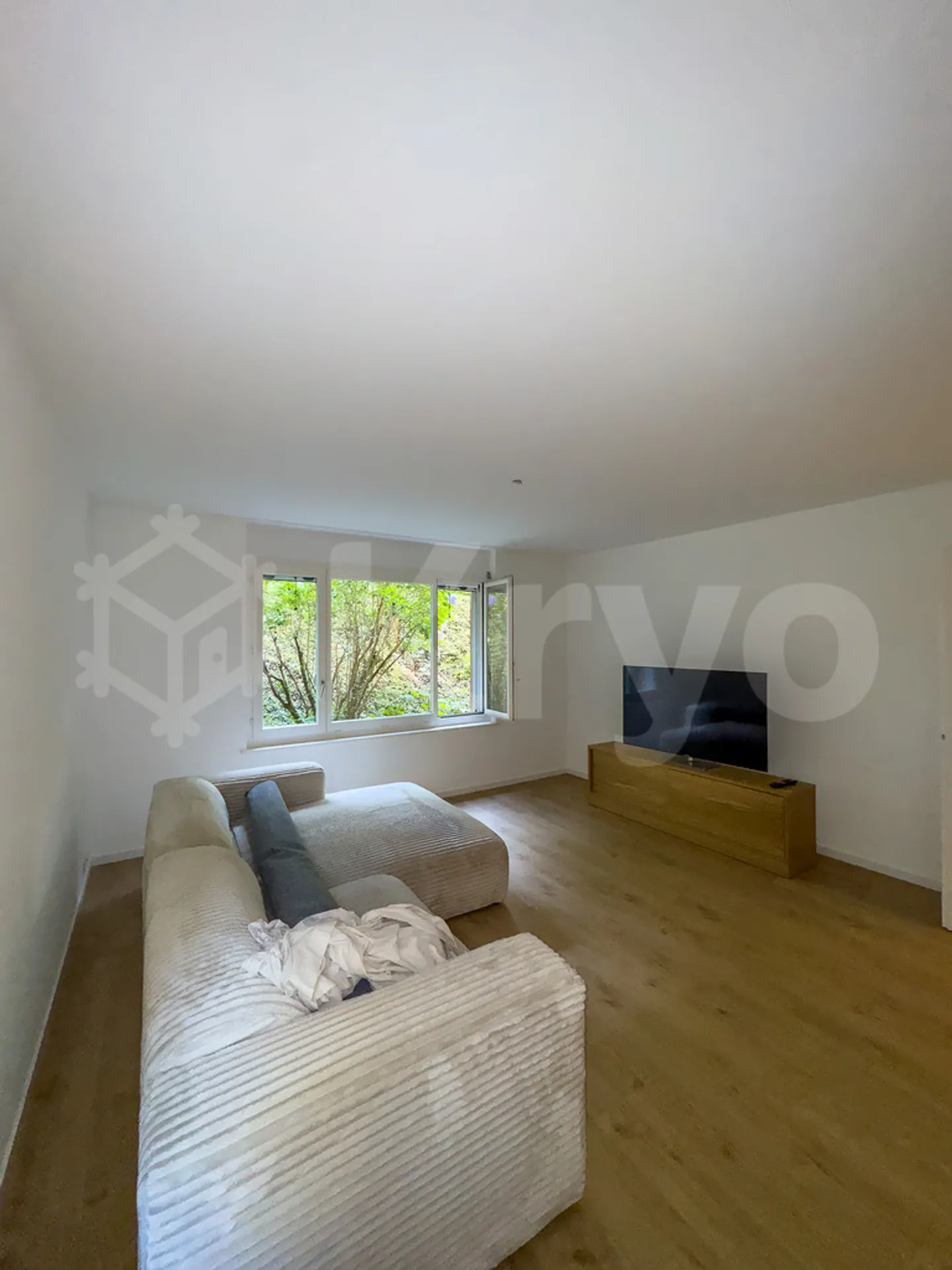Appartement de deux pièces et demie au rez-de-chaussée - Photo 2 sur 12