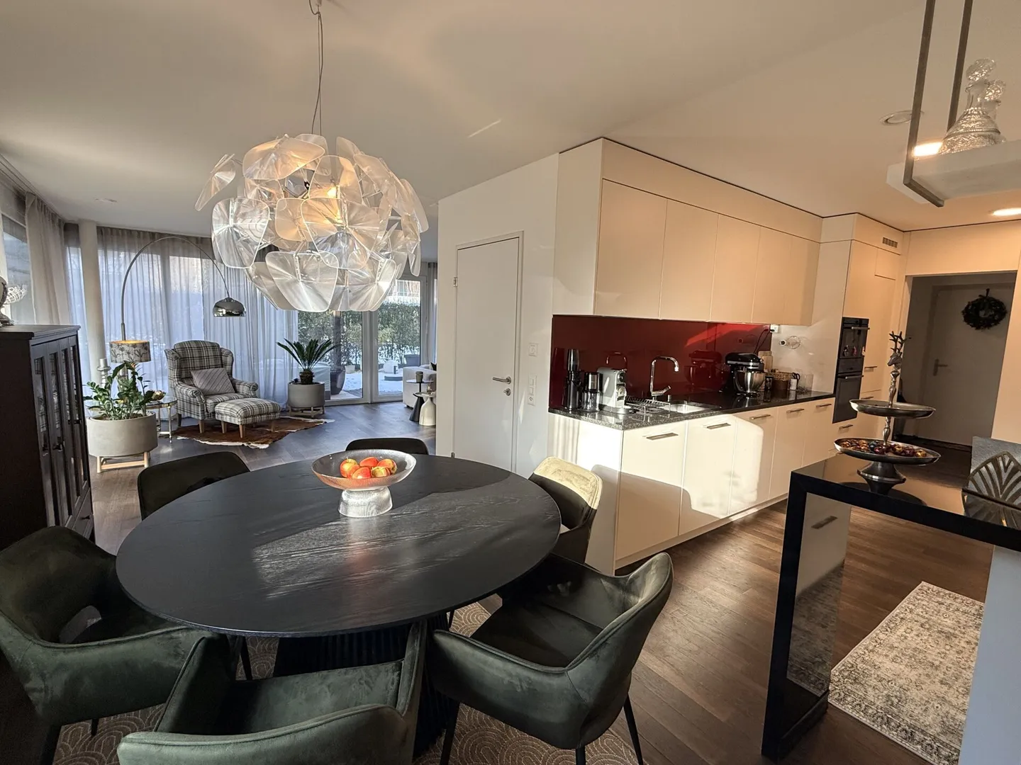 Vie élégante sur deux niveaux avec jardin privé - Photo 6 sur 16