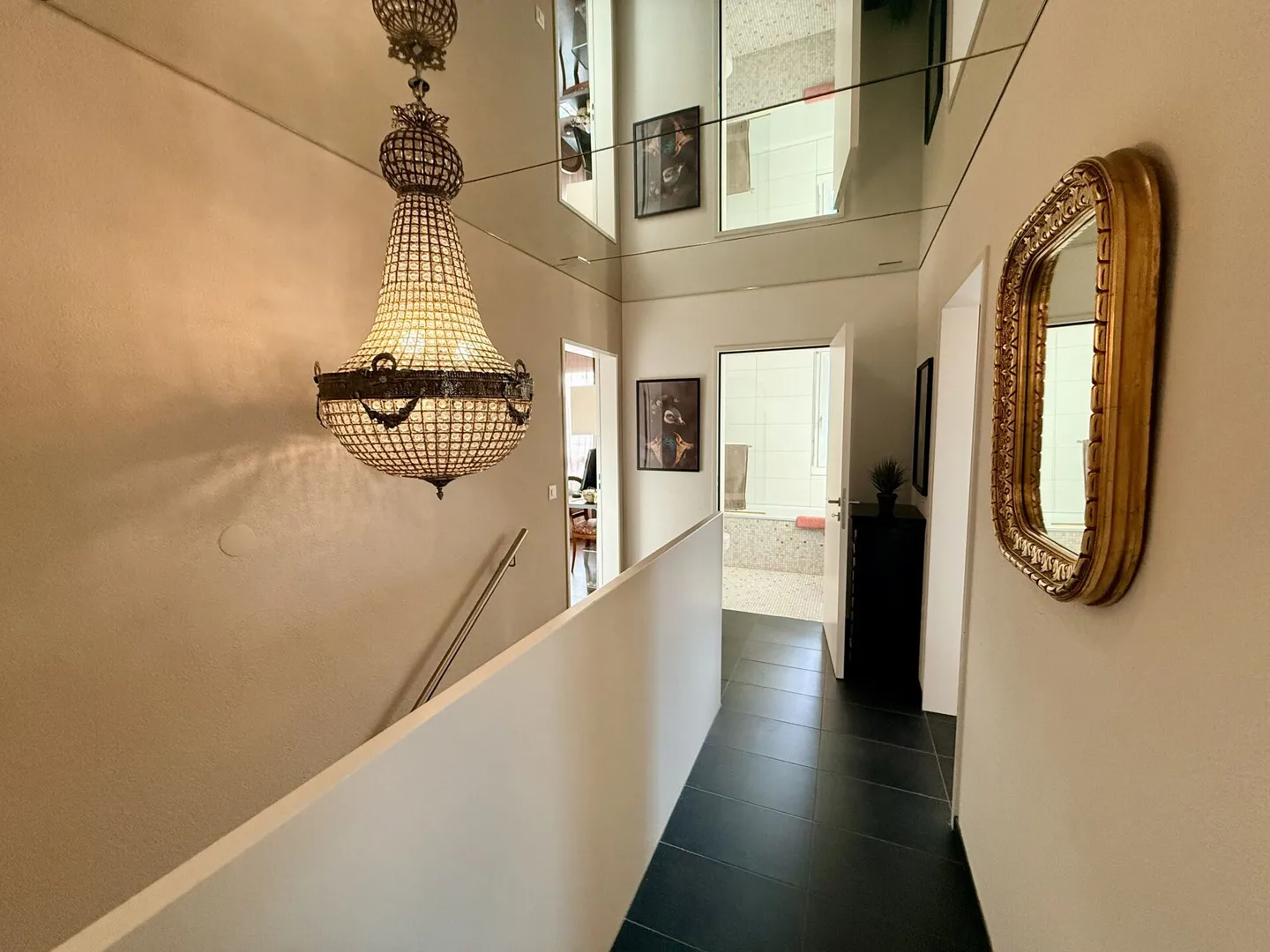 Vie élégante sur deux niveaux avec jardin privé - Photo 7 sur 16