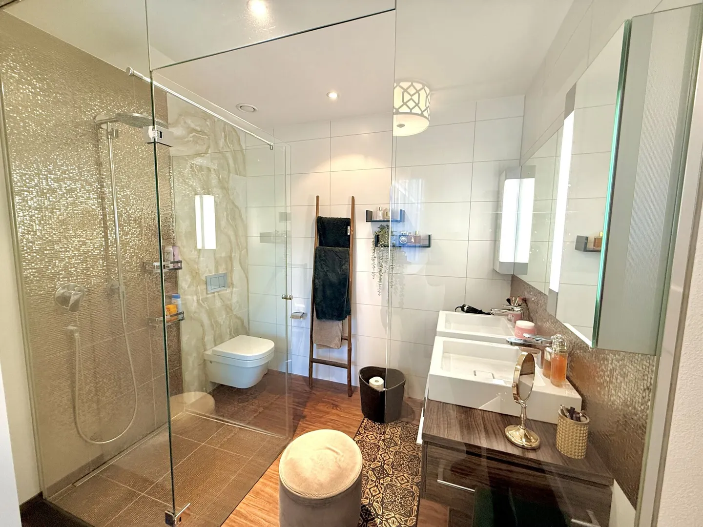 Vie élégante sur deux niveaux avec jardin privé - Photo 14 sur 16