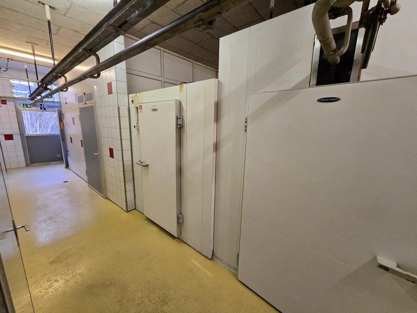 Boucherie entièrement équipée avec espace de vente et surface de stockage - Photo 3 sur 6