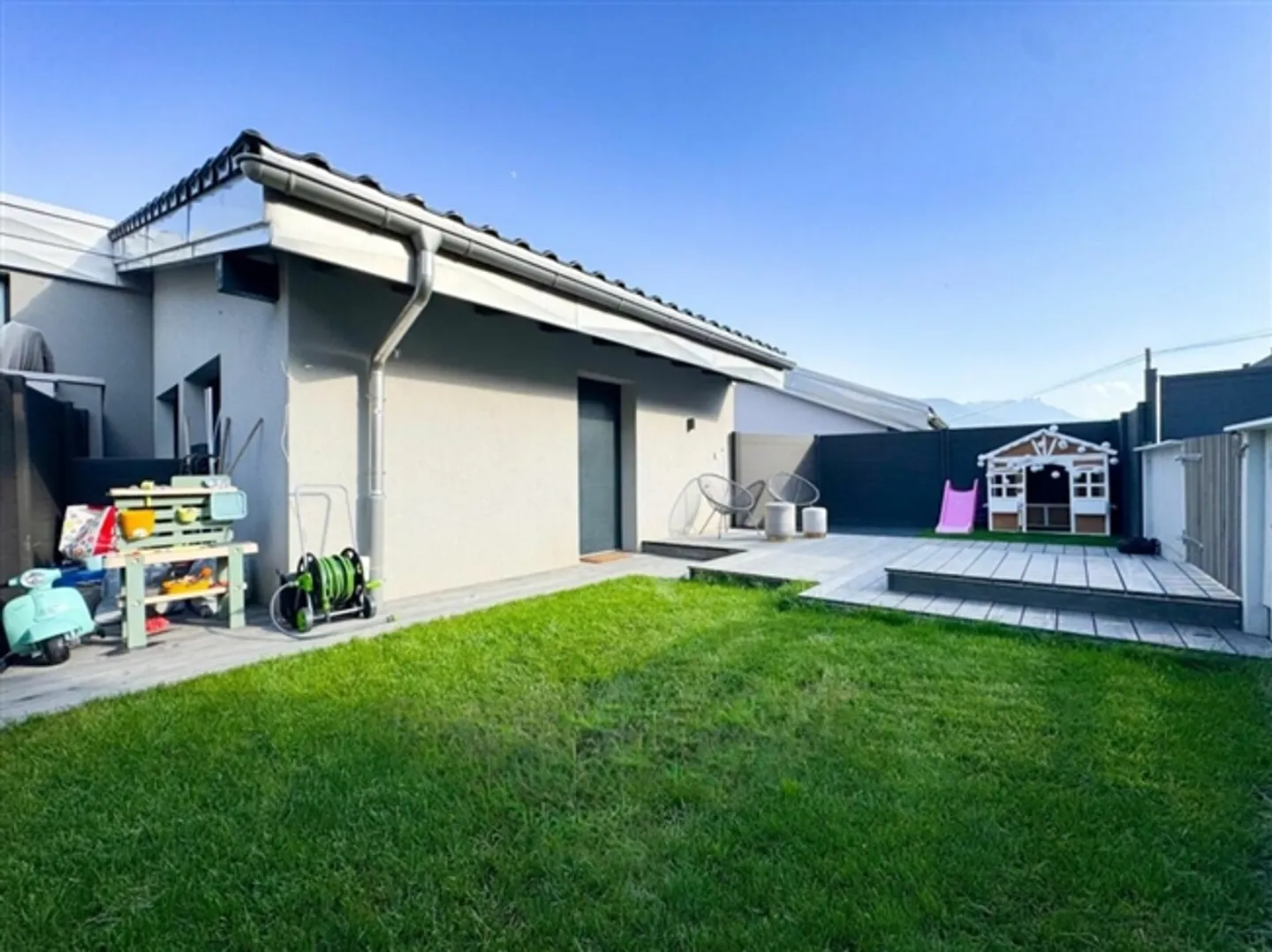 Adjacent 4-Room Villa in St-Séverin - Photo 2 of 20