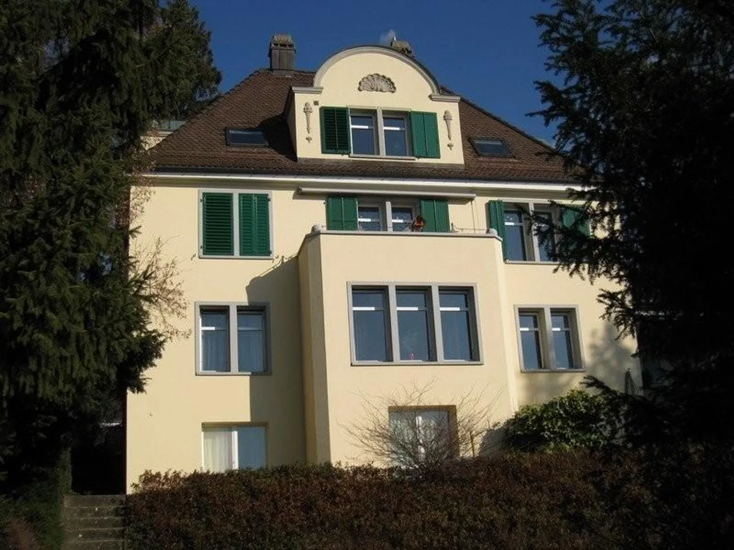 Charming Attic Apartment with Lake View in Zollikon - Photo 1 of 9