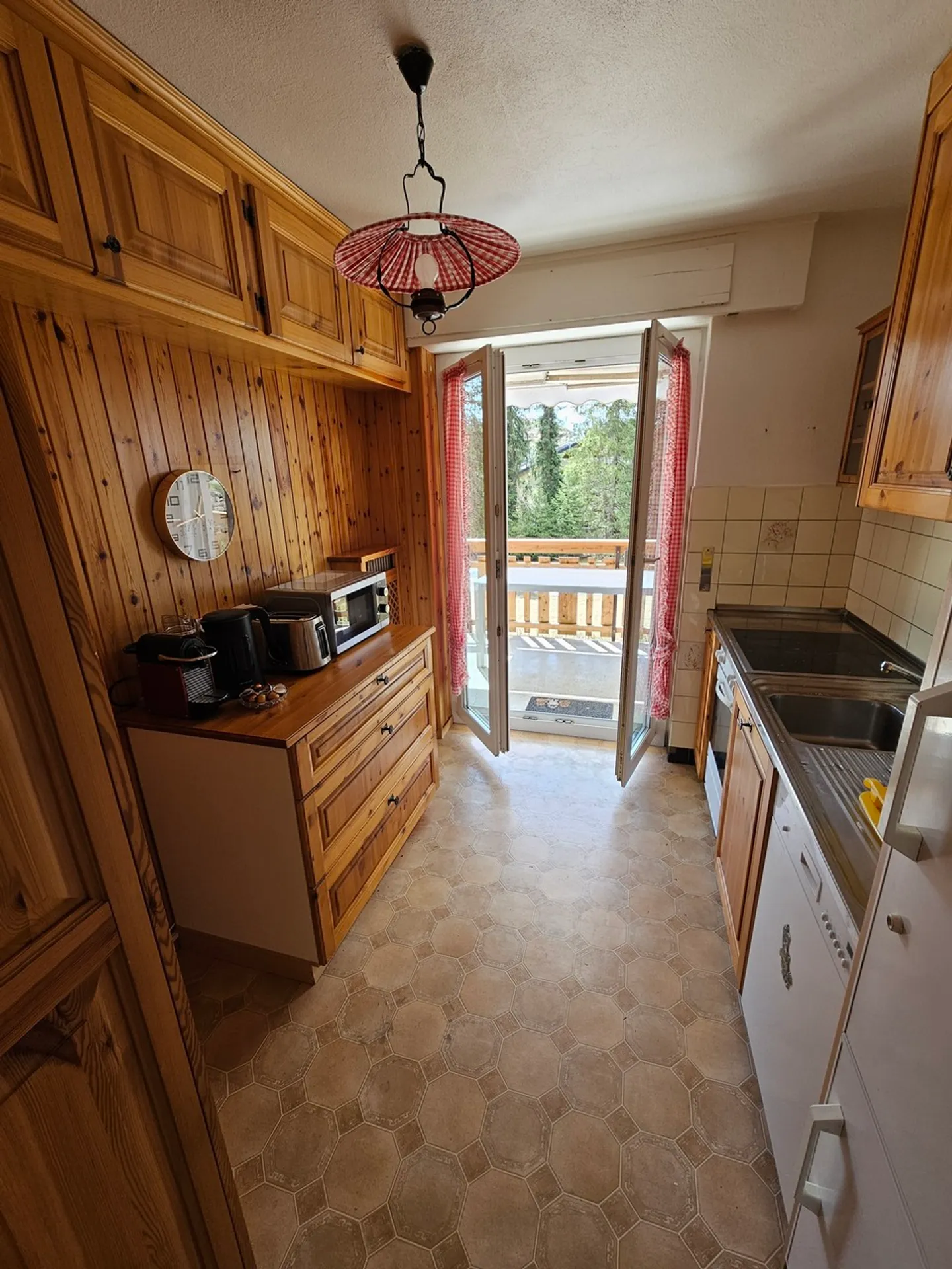 Nice large 2.5 rooms for rent year-round very close to the center of Crans - Photo 5 of 12