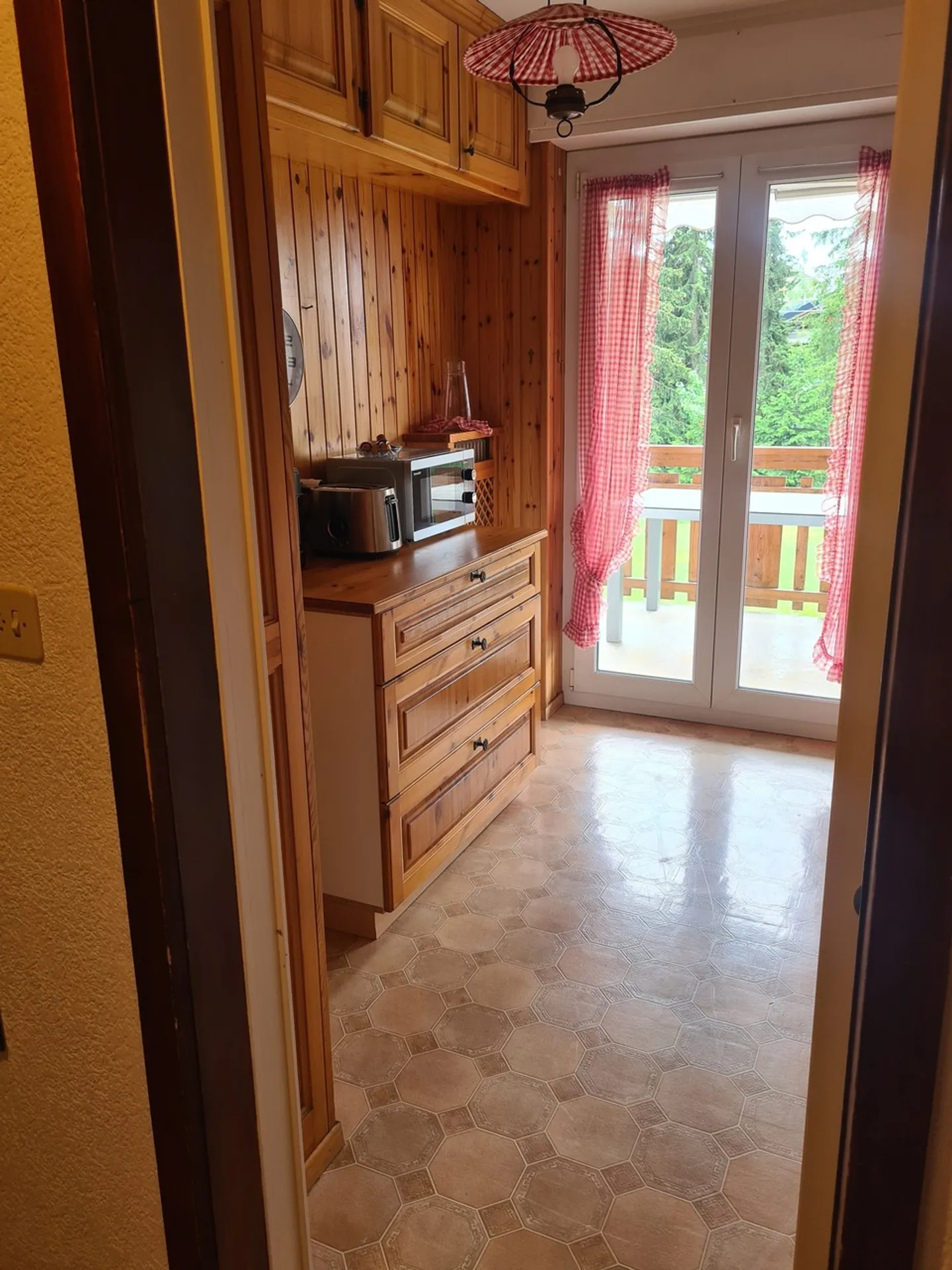 Nice large 2.5 rooms for rent year-round very close to the center of Crans - Photo 6 of 12