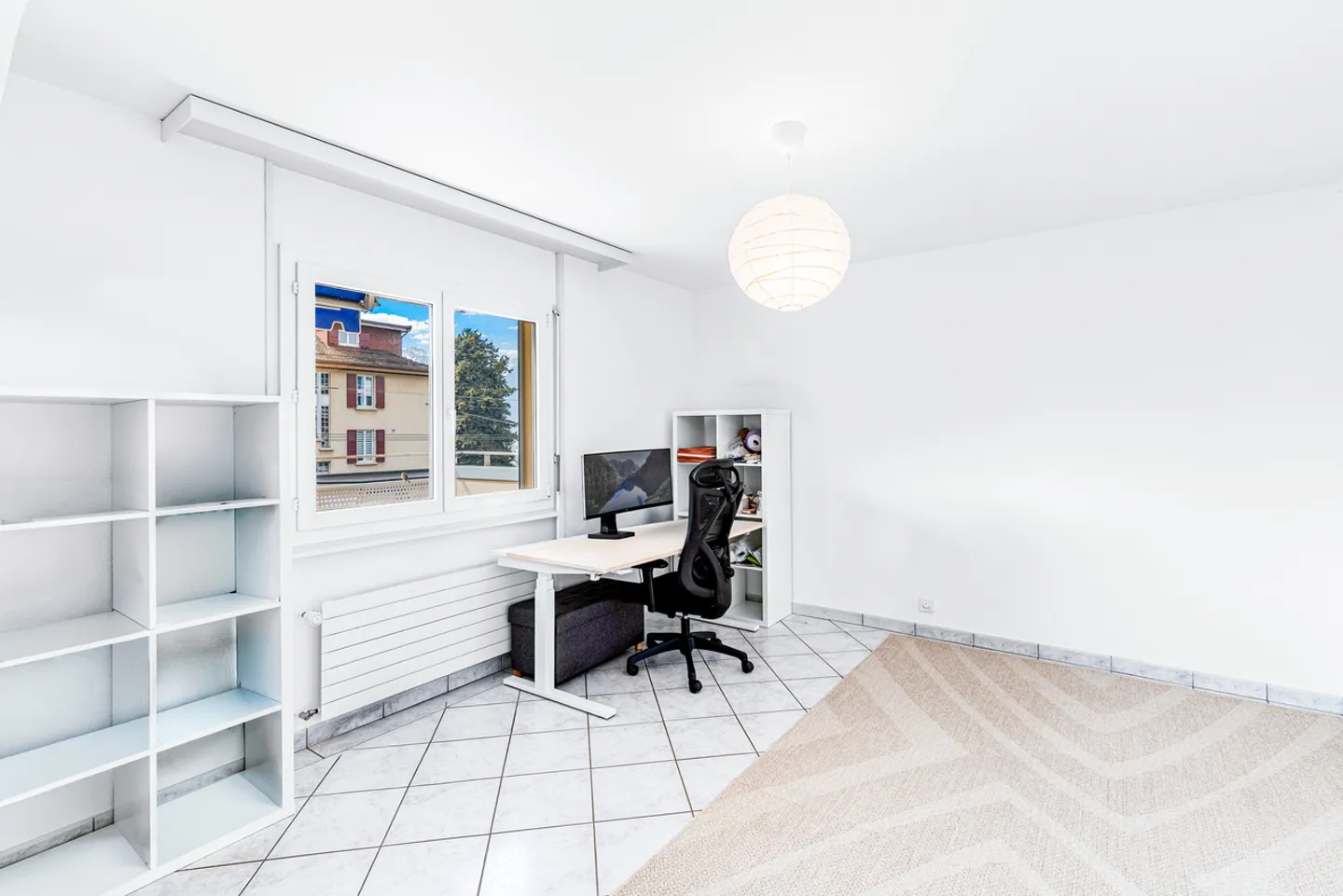 Ampio appartamento con vista lago e a due passi dai servizi! - Foto 5 di 14