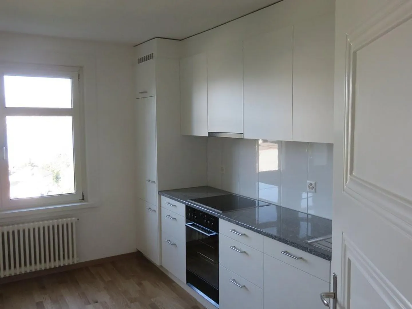 Charming Attic Apartment with Lake View in Zollikon - Photo 2 of 9