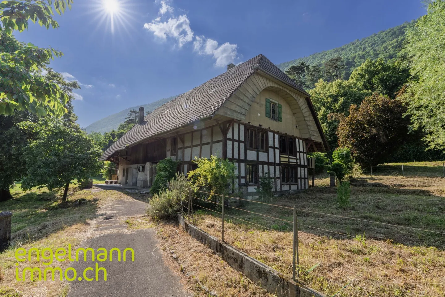 Renovationsbedürftiges Bauernhaus mit viel Potential / Ferme à rénover avec beaucoup de potentiel - Foto 2 von 13