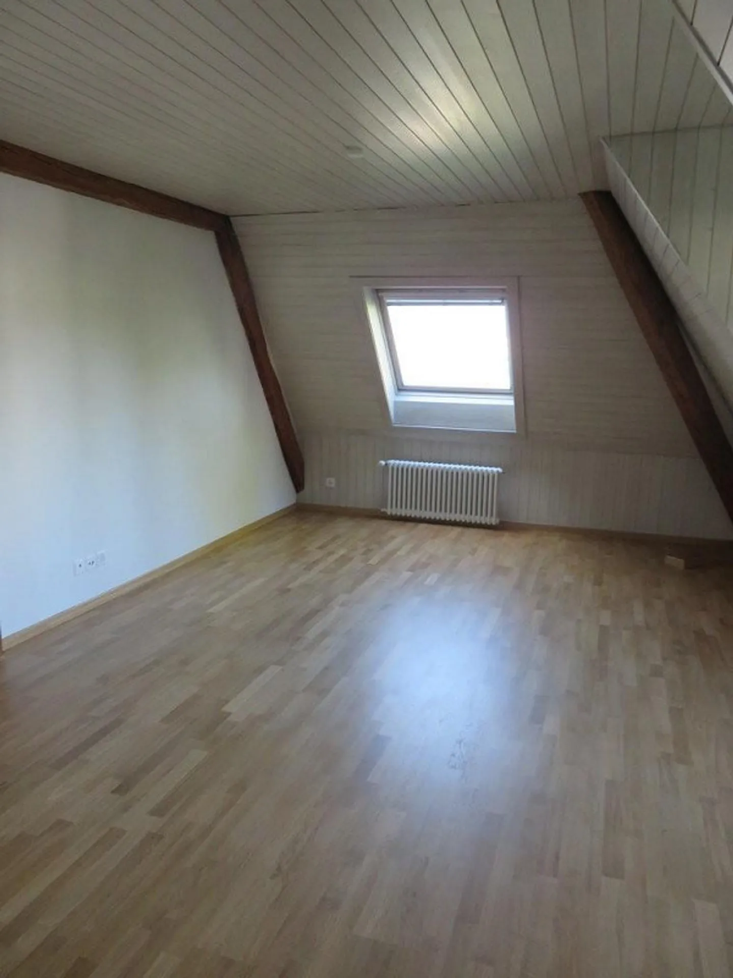 Charming Attic Apartment with Lake View in Zollikon - Photo 6 of 9