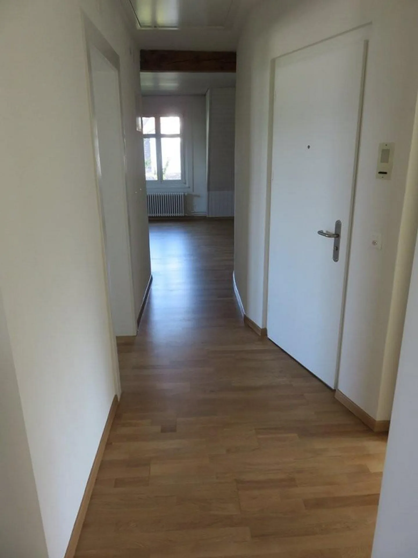 Charming Attic Apartment with Lake View in Zollikon - Photo 7 of 9