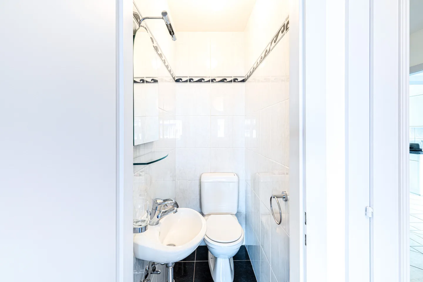 Ampio appartamento con vista lago e a due passi dai servizi! - Foto 10 di 14