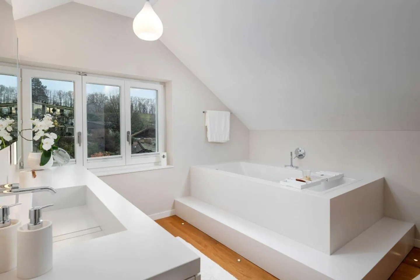 Luxuriöses Einfamilienhaus mit Pool - Foto 9 von 13