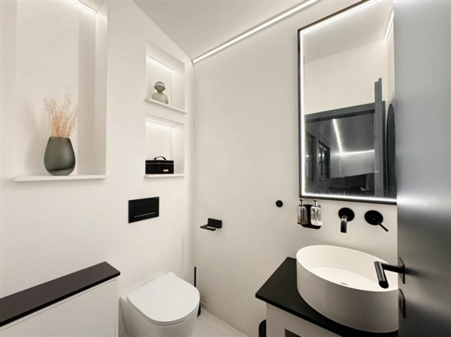 Adjacent 4-Room Villa in St-Séverin - Photo 15 of 20