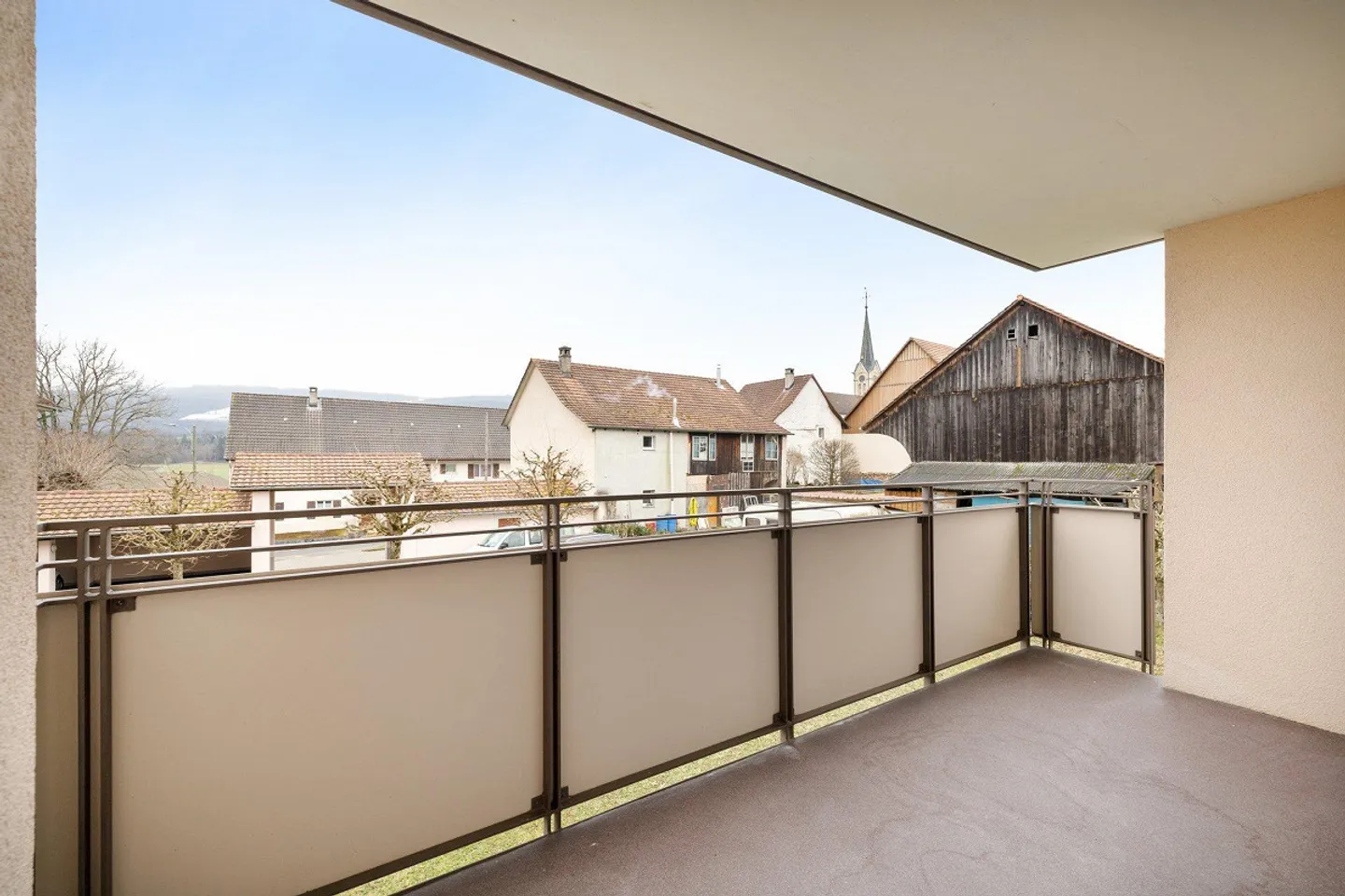Appartement Calme avec Grand Balcon - Photo 2 sur 8