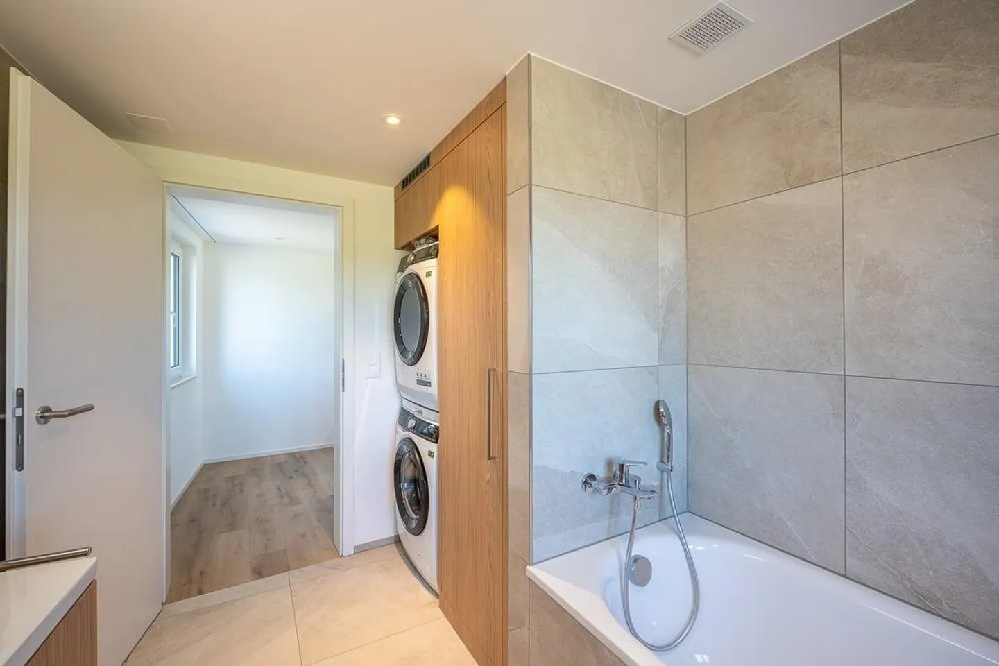 Modern 5-room maisonette apartment with spacious balcony - Photo 7 of 13