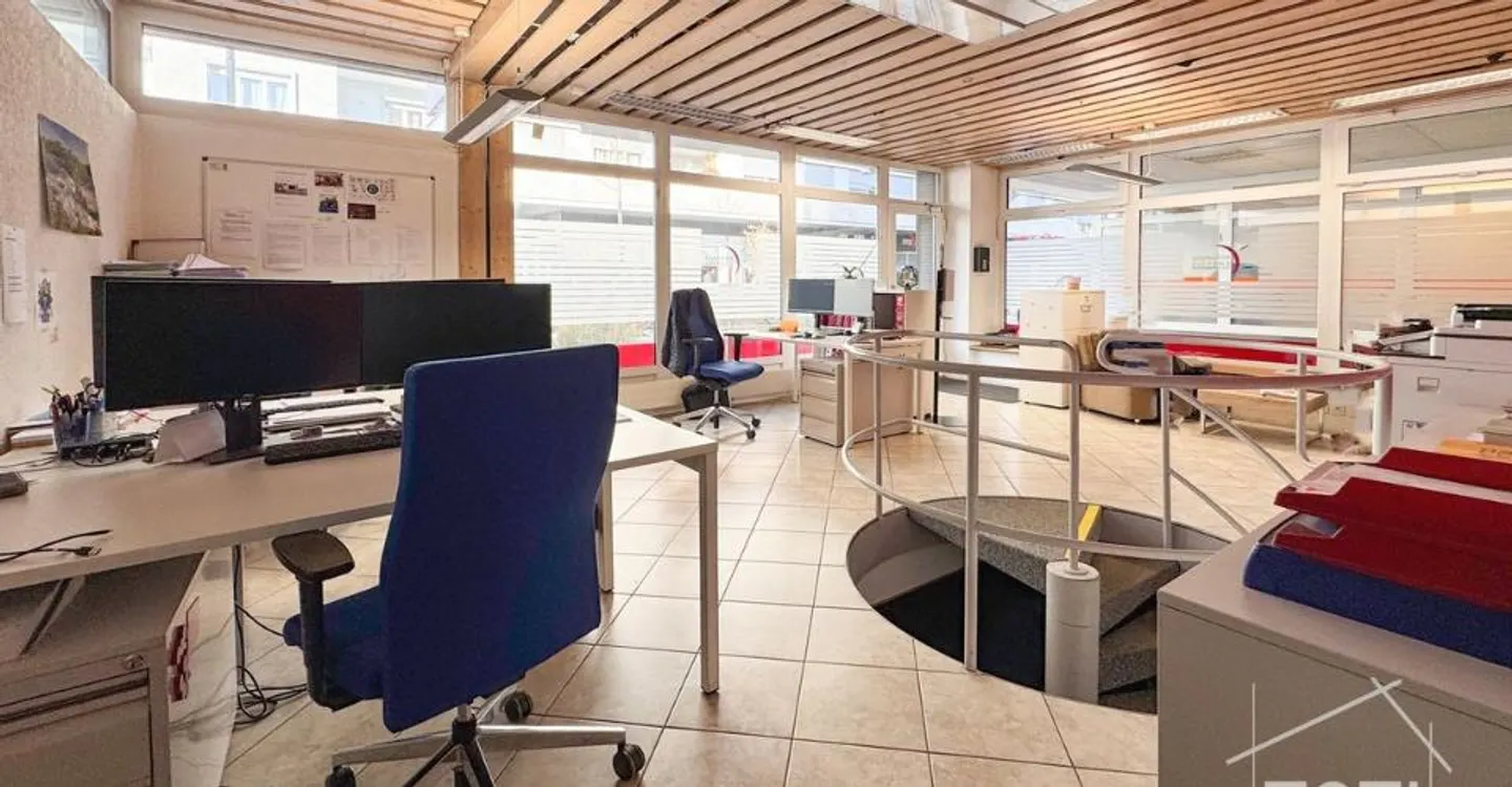 Beautiful showcase with large storage premises in the 1st basement accessible. - Photo 7 of 9