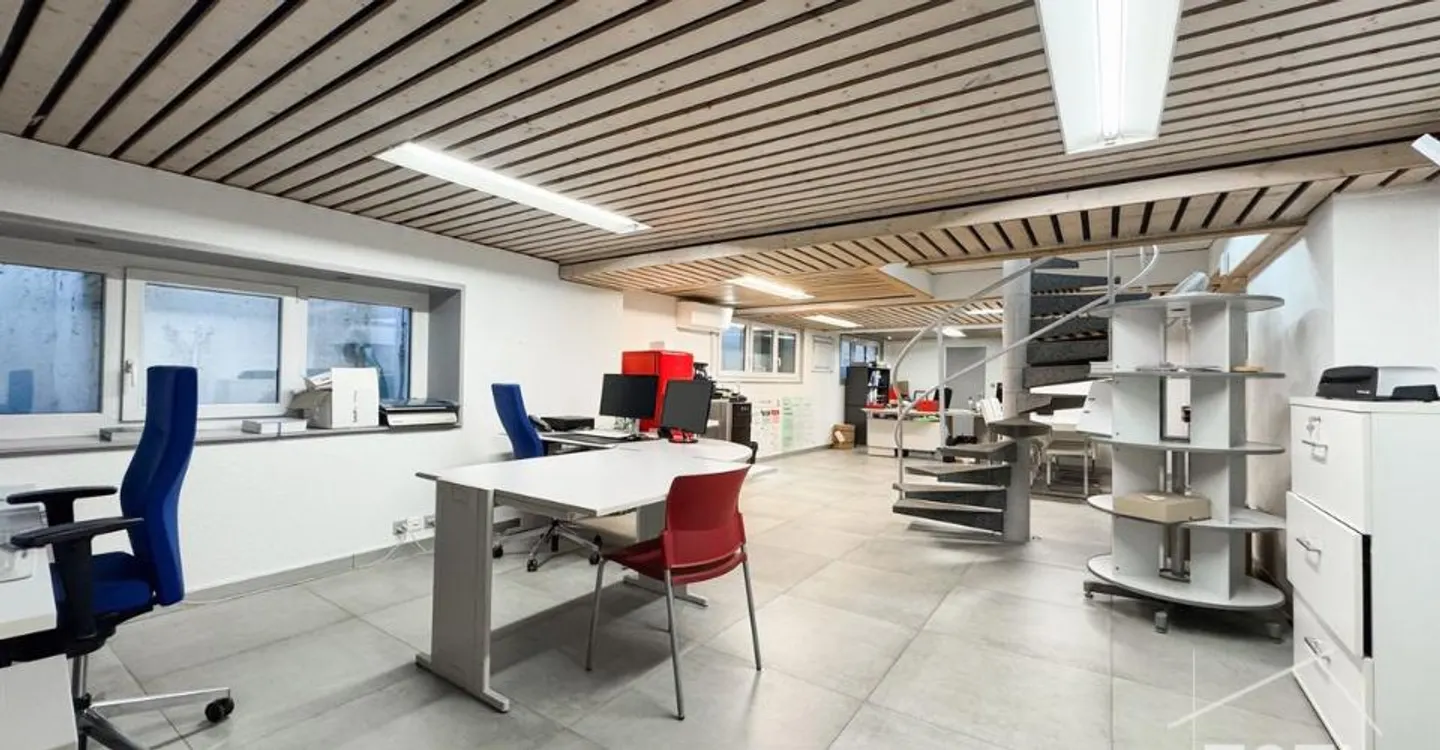 Beautiful showcase with large storage premises in the 1st basement accessible. - Photo 9 of 9