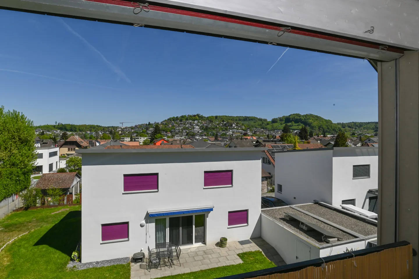 Maison bifamiliale bien entretenue avec de nombreux espaces de stationnement dans un emplacement privilégié - Photo 14 sur 16