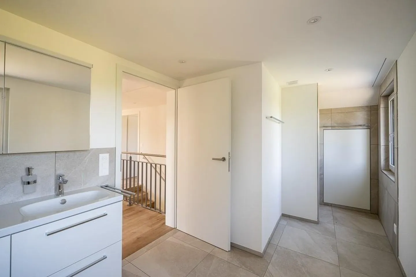 Modern 5-room maisonette apartment with spacious balcony - Photo 8 of 13