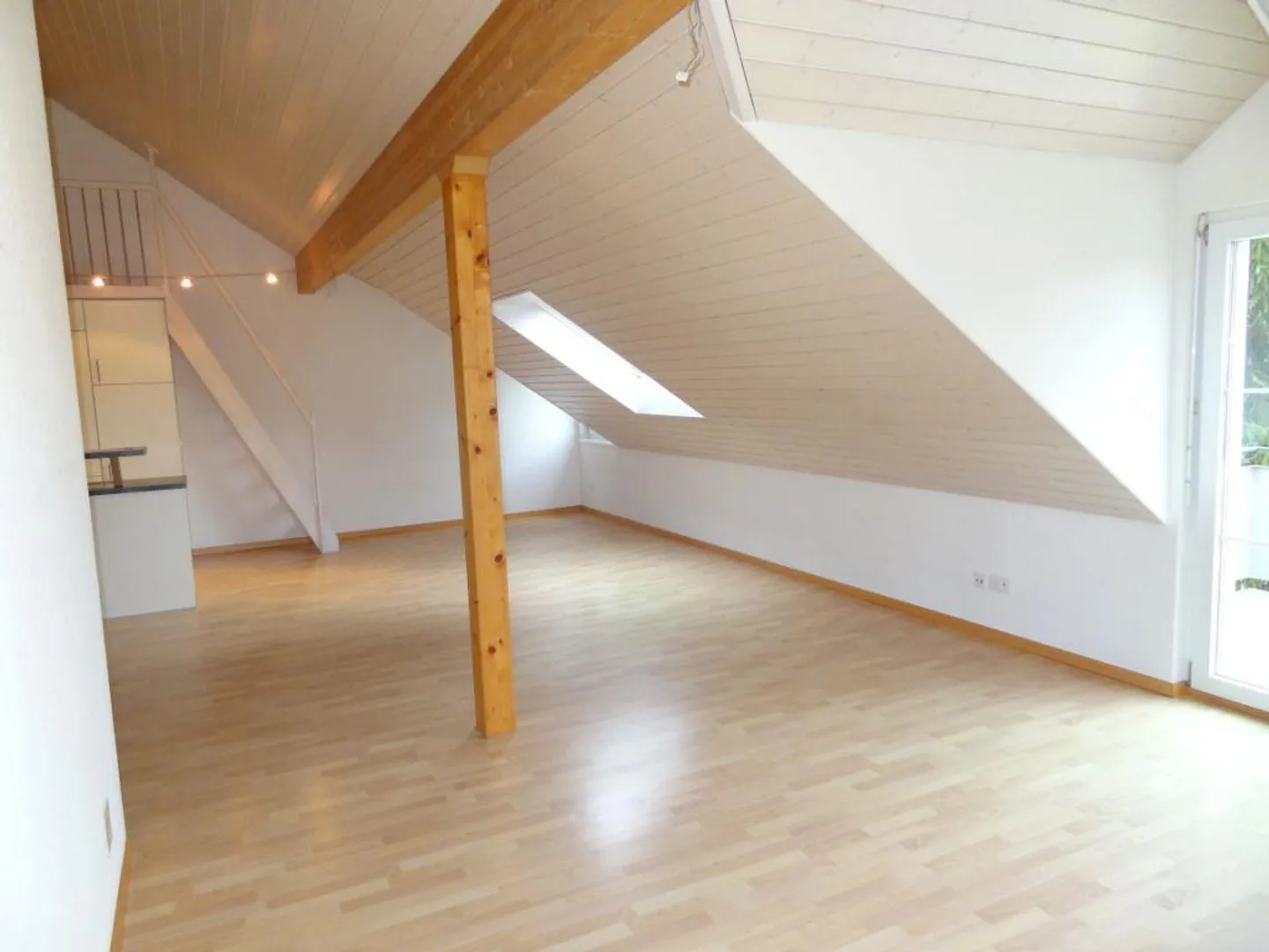 Incantevole appartamento mansardato 3.5 locali a Tägerwilen - Foto 3 di 17