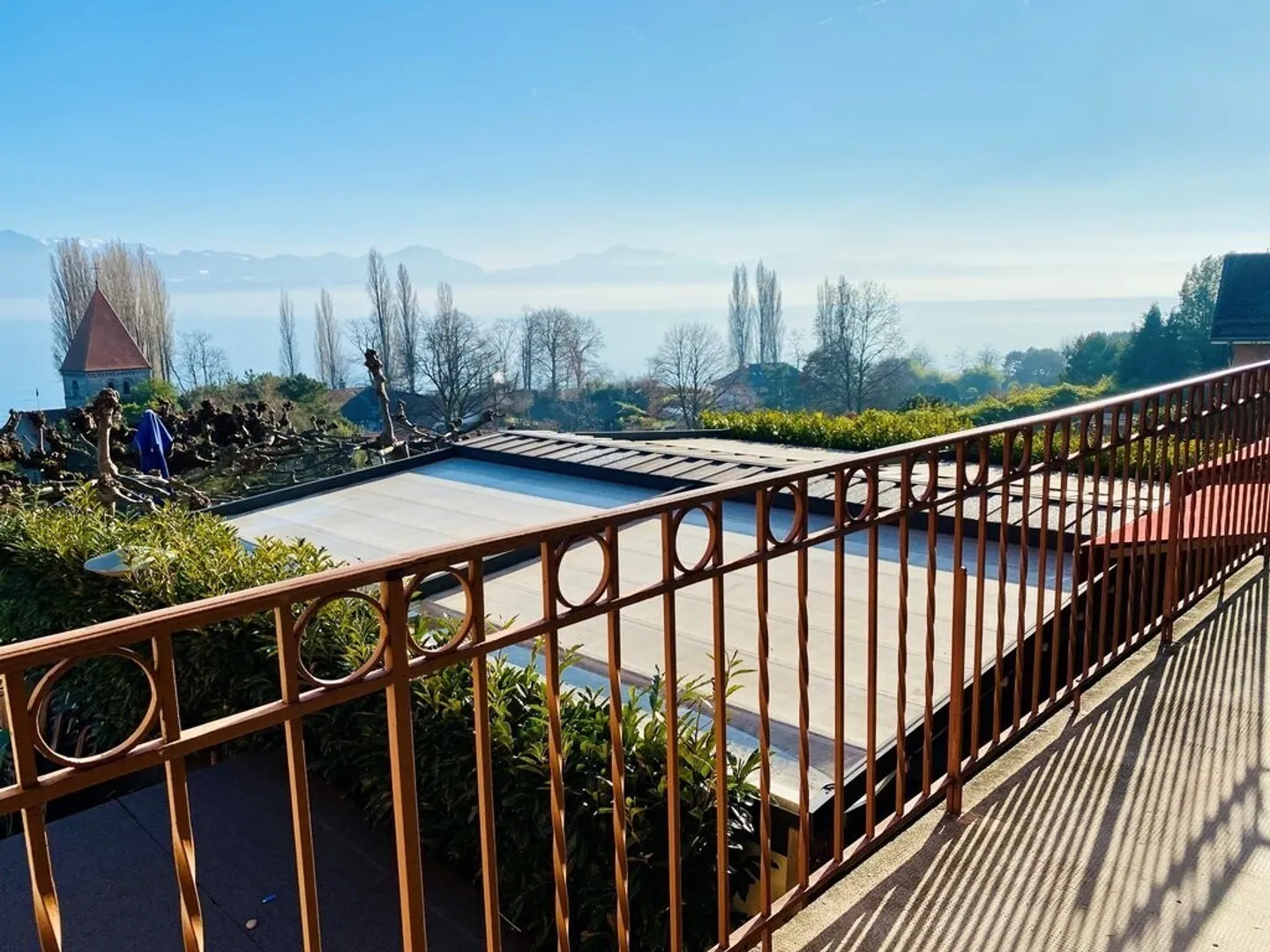 Appartement Charmant avec Vue sur le Lac - Photo 2 sur 6
