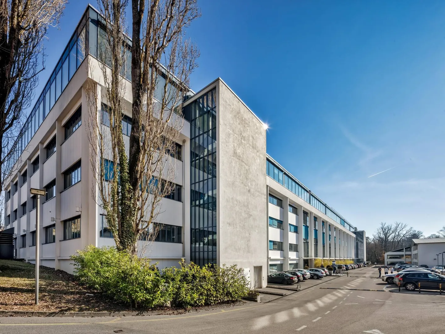 Equipped offices of approximately 6,000 m2 DIVISIBLE in Versoix - Photo 1 of 9