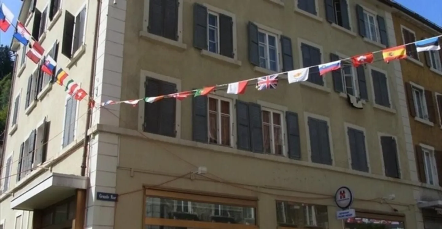 Edificio ad uso misto in affitto - Foto 2 di 2