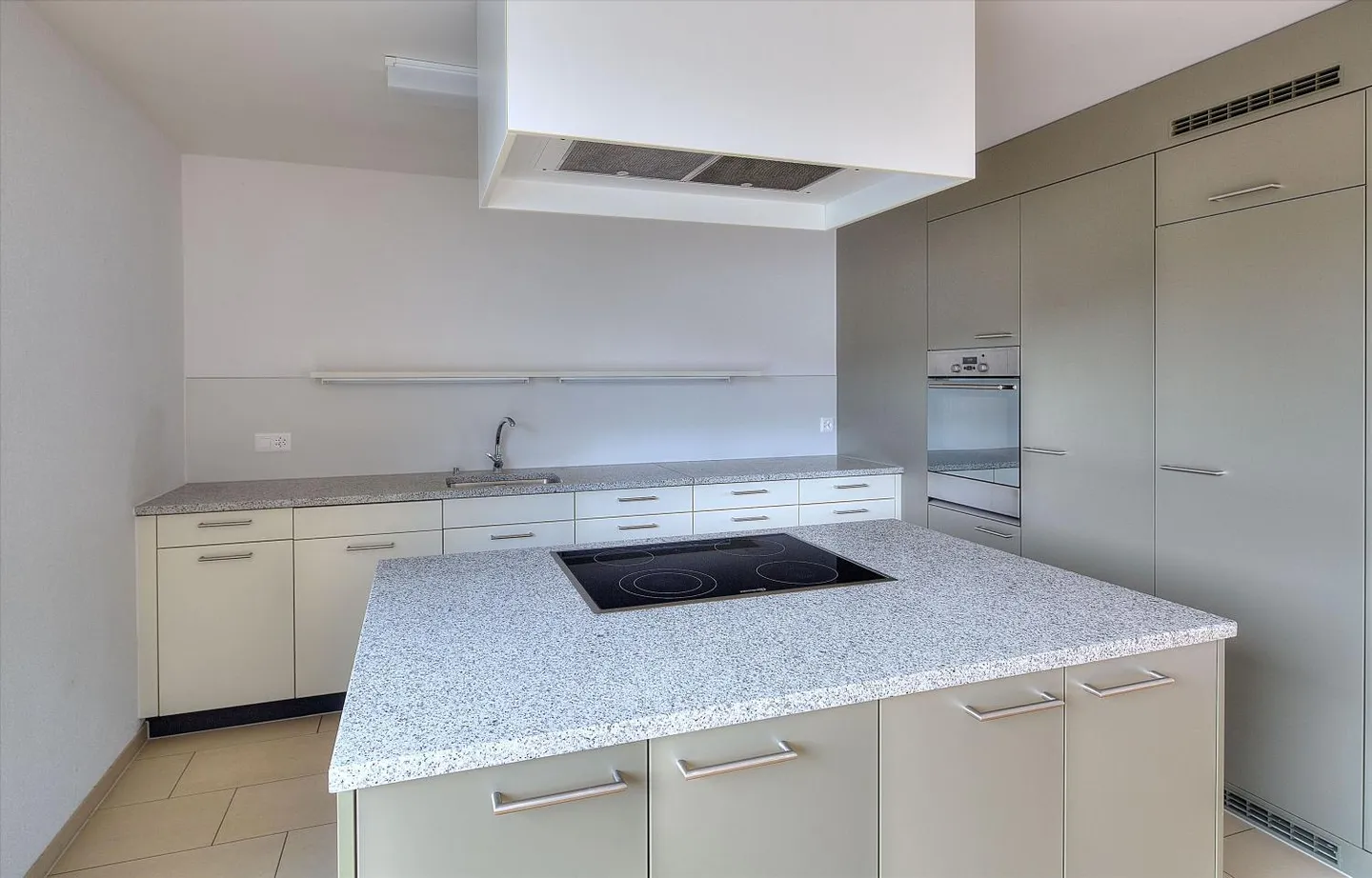 Attic Family Apartment with Spacious Terrace! - Photo 3 of 6