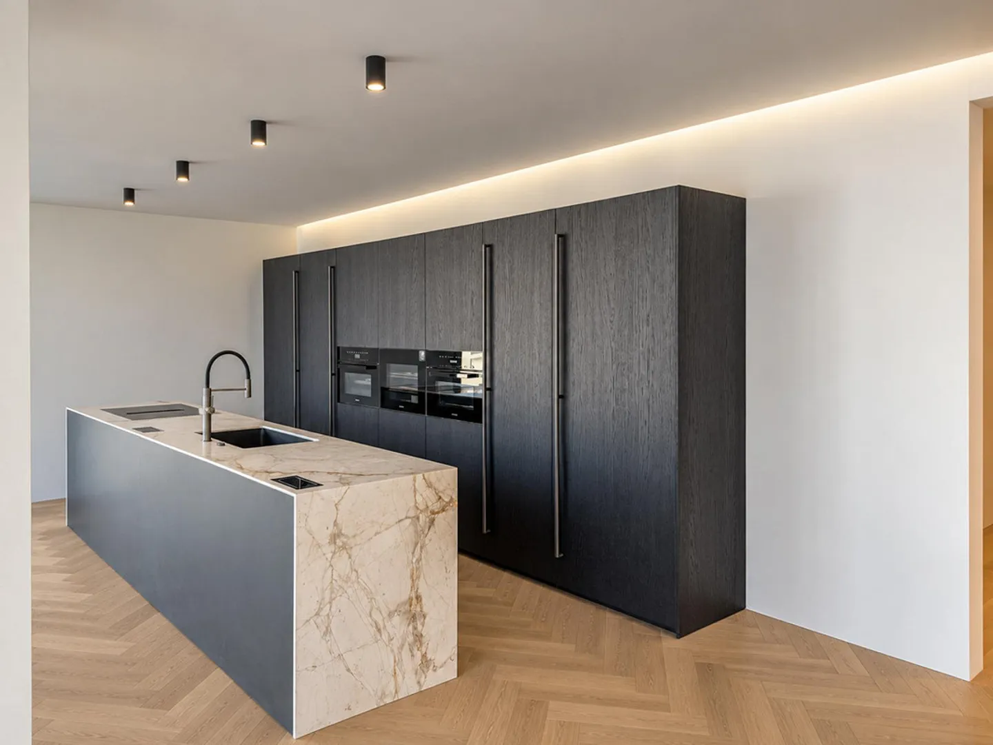 Exclusive penthouse with stunning lake view in Paradiso - Photo 4 of 12